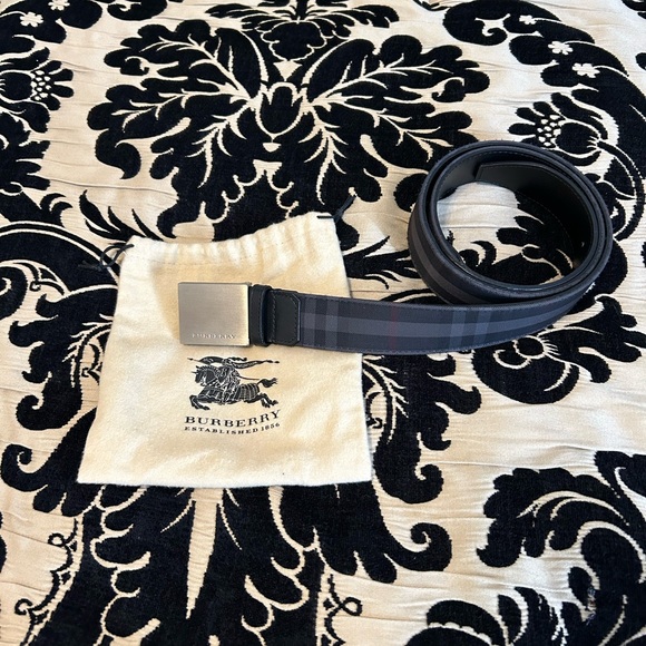 Burberry men’s belt only worn a few times with the official Burberry bag.
